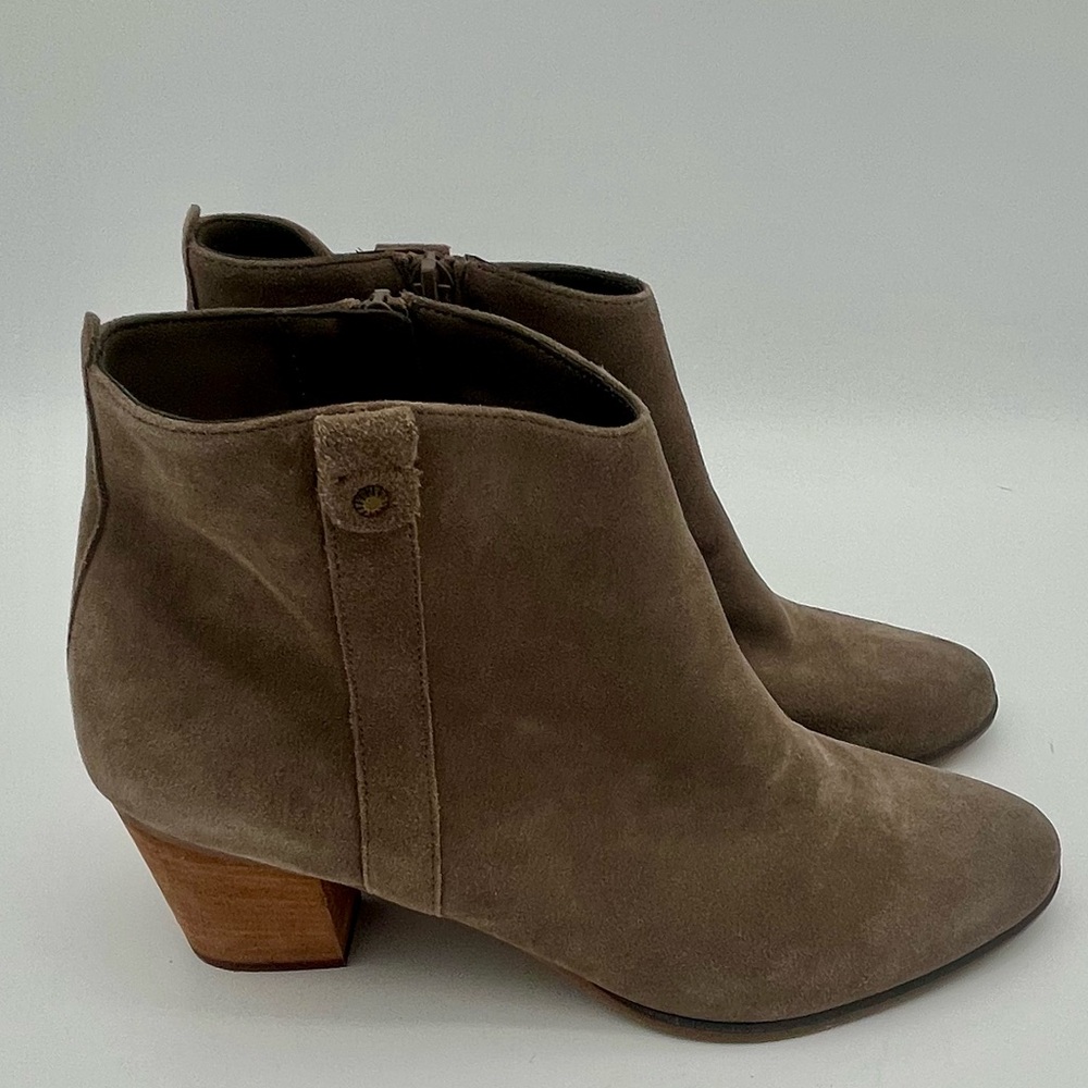 Bass Shiloh Suede Tan Ankle Booties Western Biker chunky wood heel size US 11M